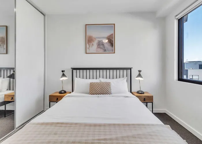 Portside Paradise - Steps Away From The Port