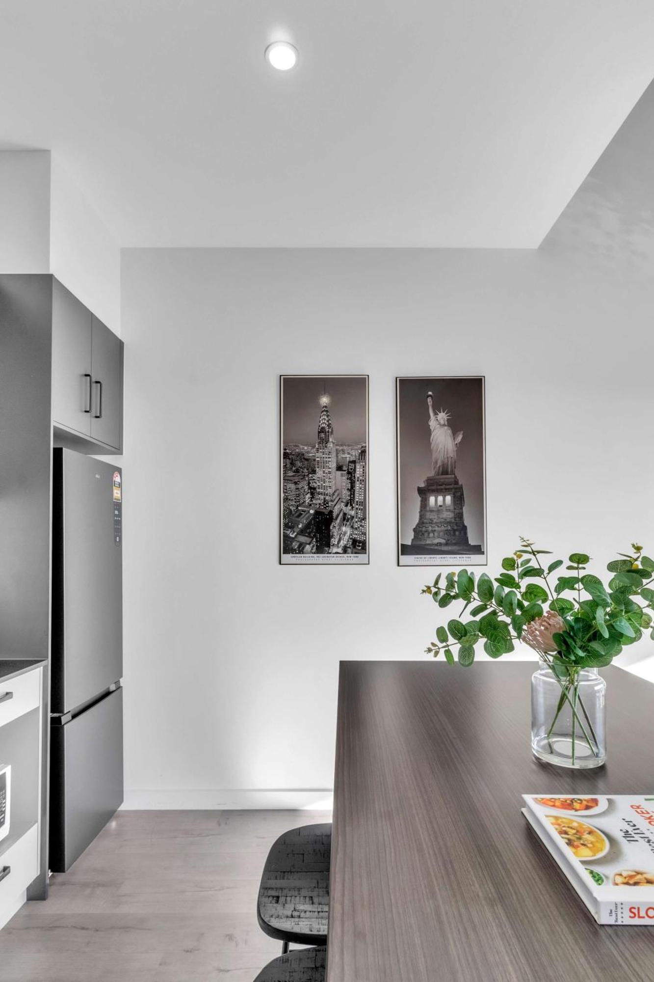 Apartment Portside Paradise - Steps Away From The Port *
