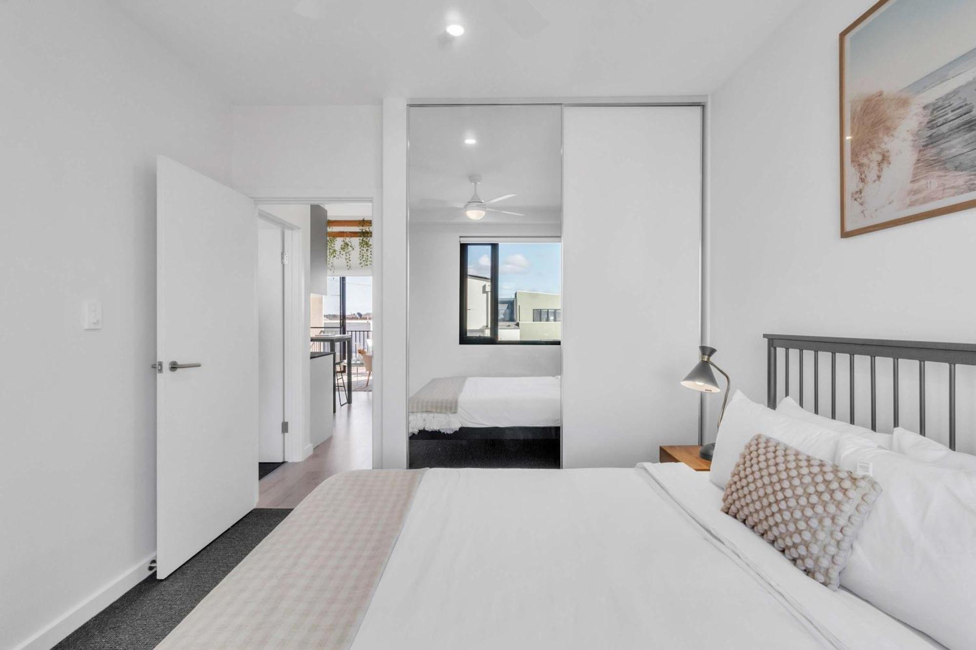 Portside Paradise - Steps Away From The Port *