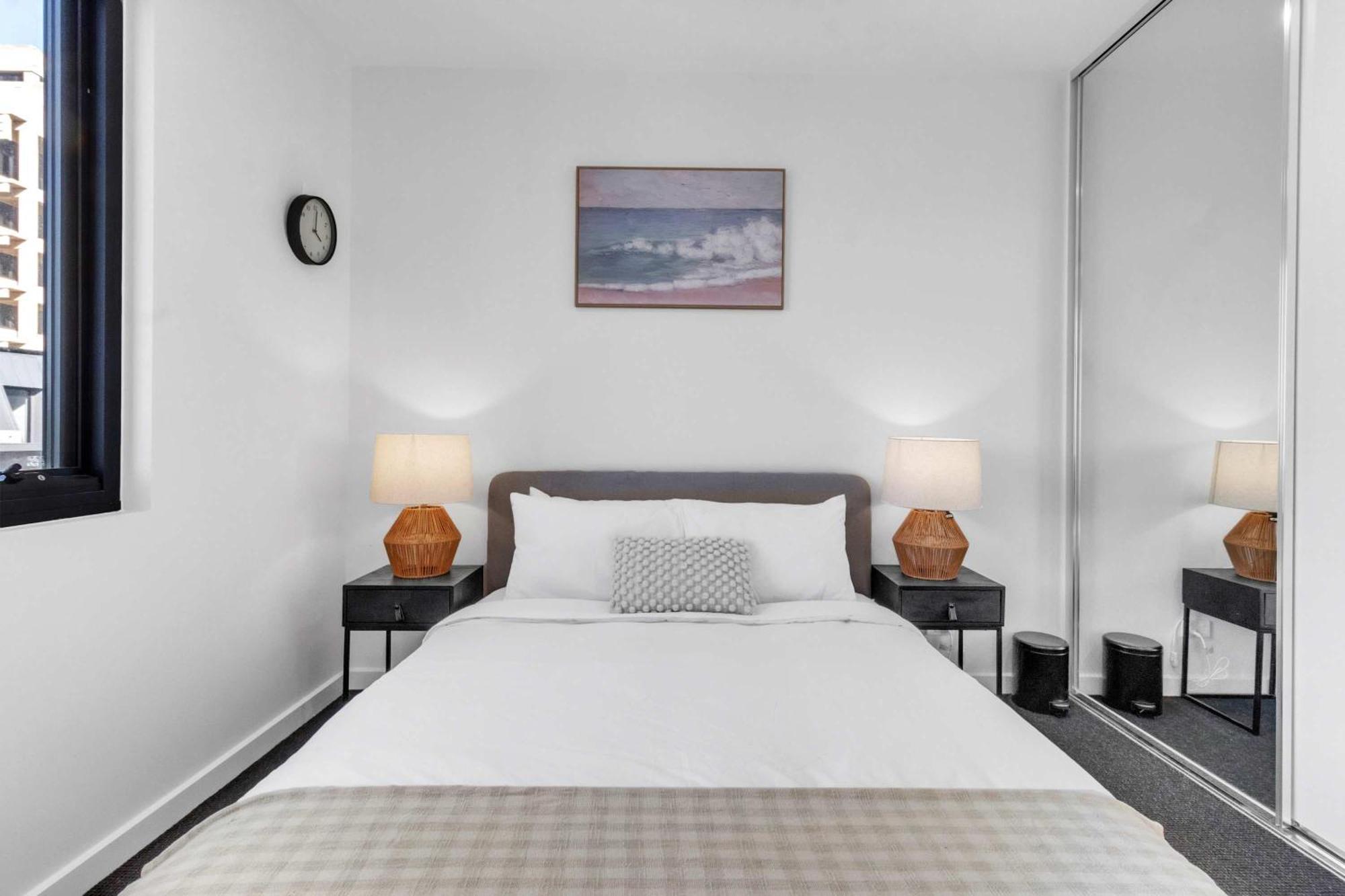 Apartment Portside Paradise - Steps Away From The Port *